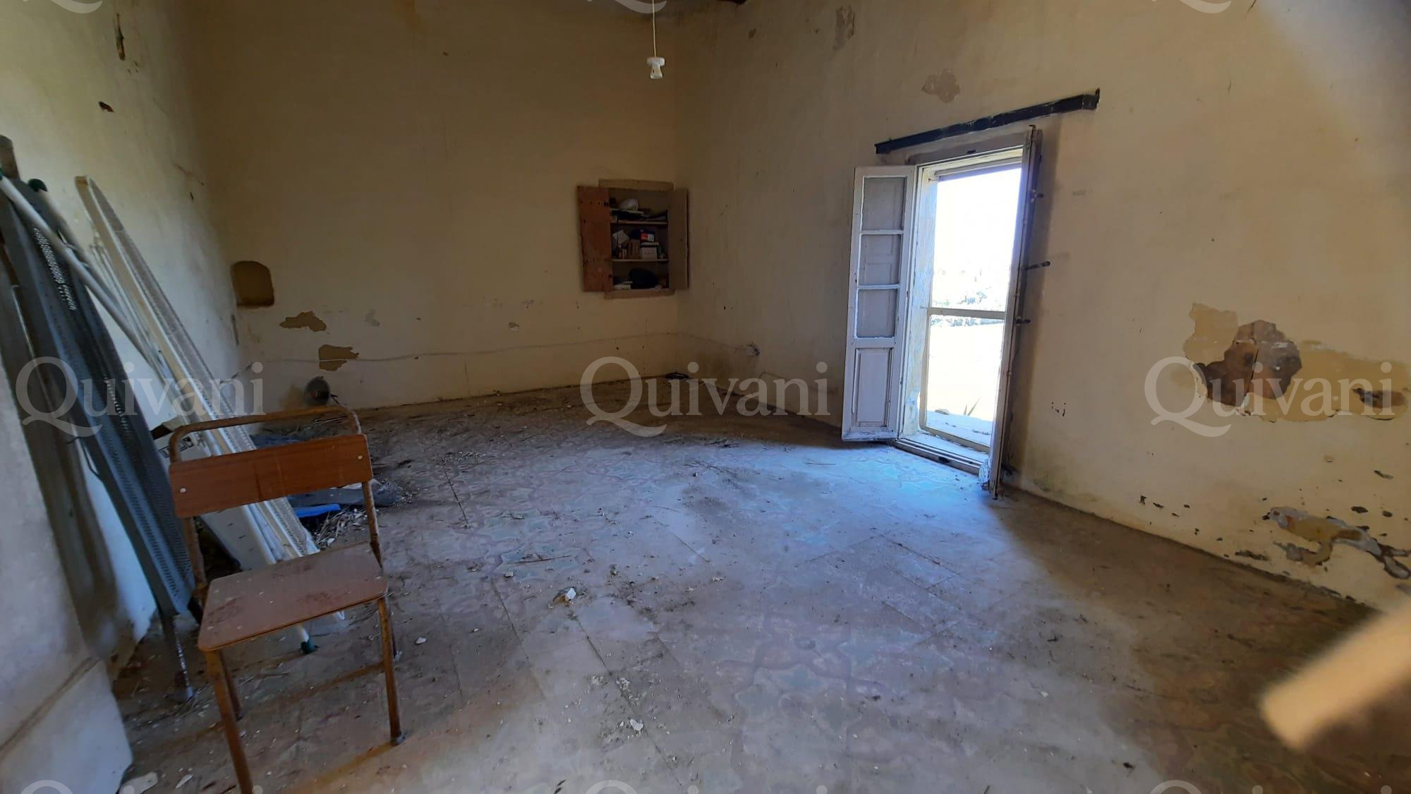 Gharb, Unconverted House of Character