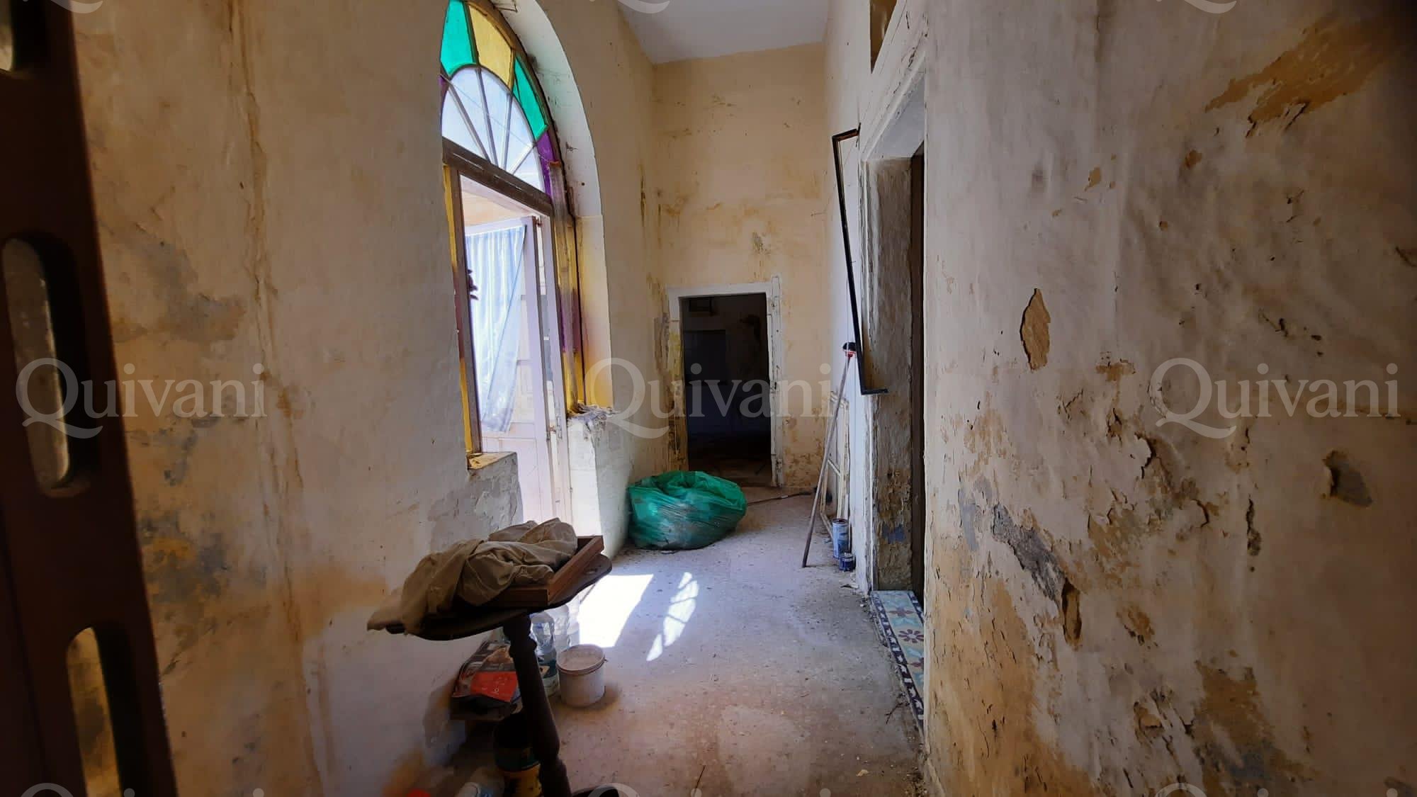 Gharb, Unconverted House of Character