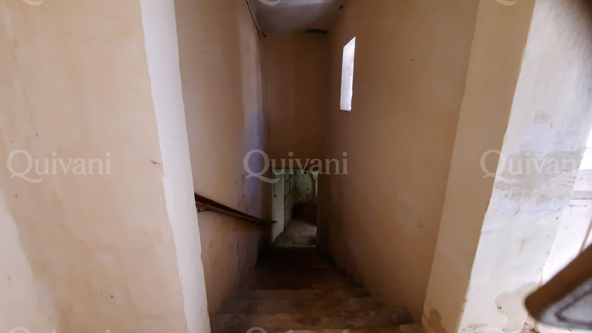 Gharb, Unconverted House of Character