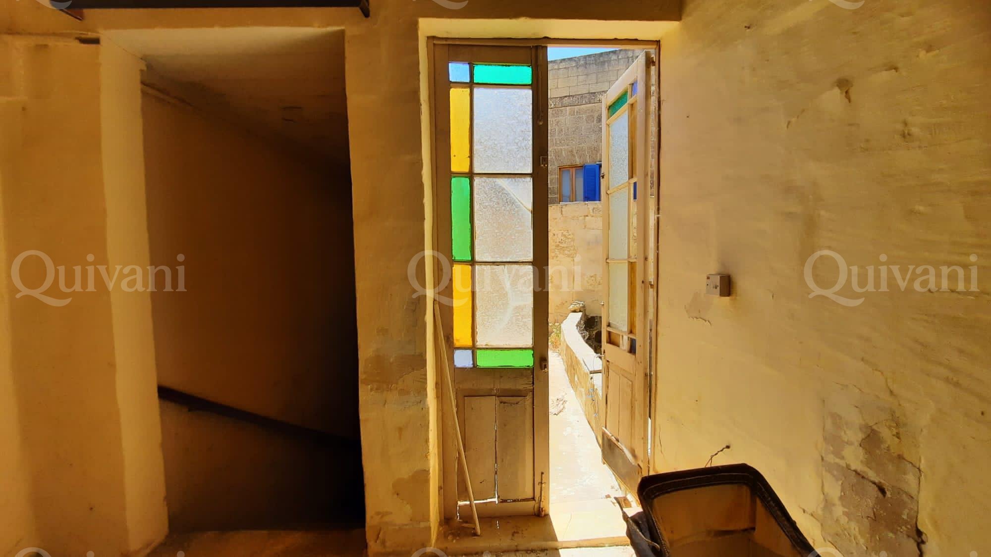 Gharb, Unconverted House of Character