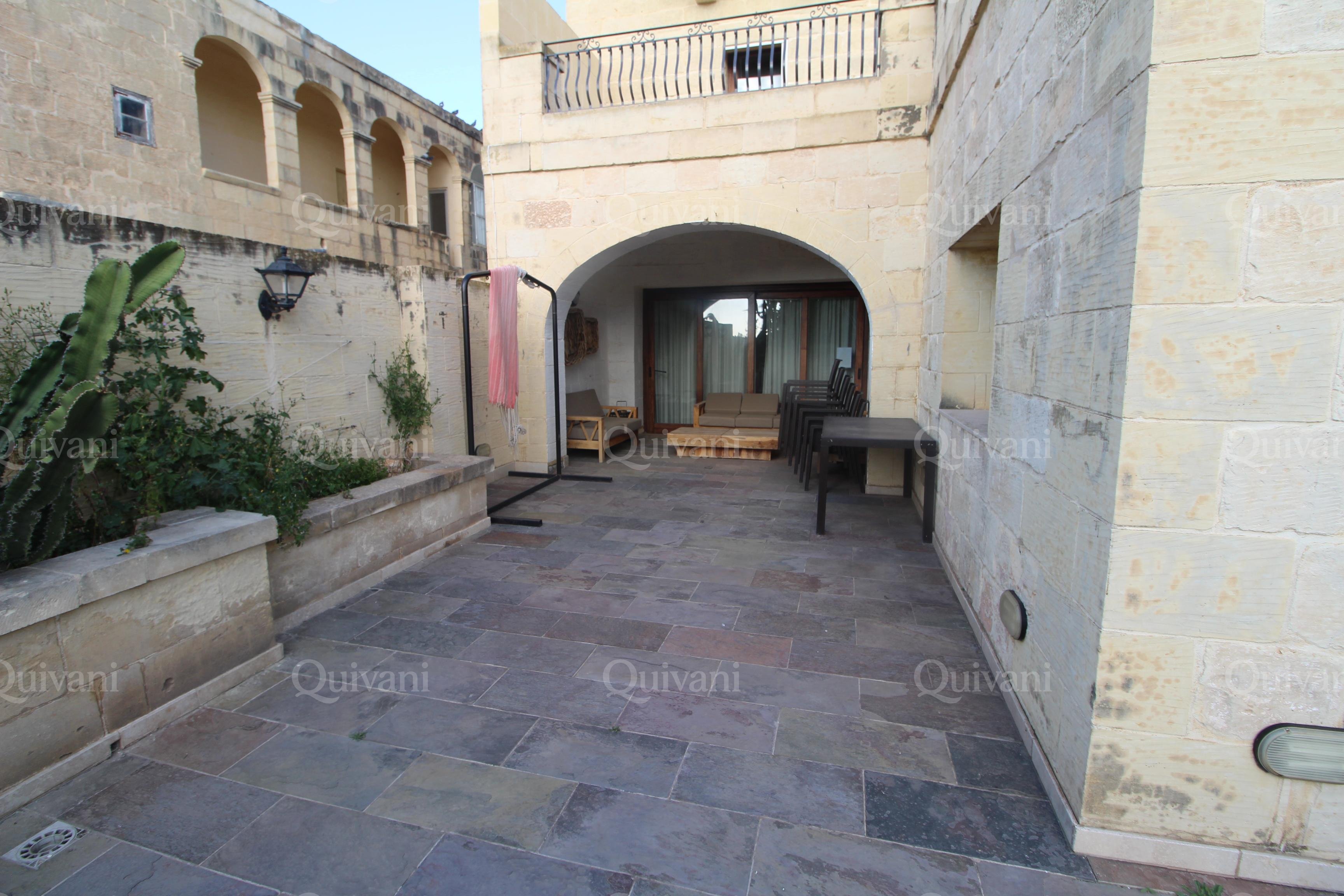 Gharb, Furnished House of Character