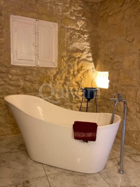 Xewkija, Furnished Farmhouse