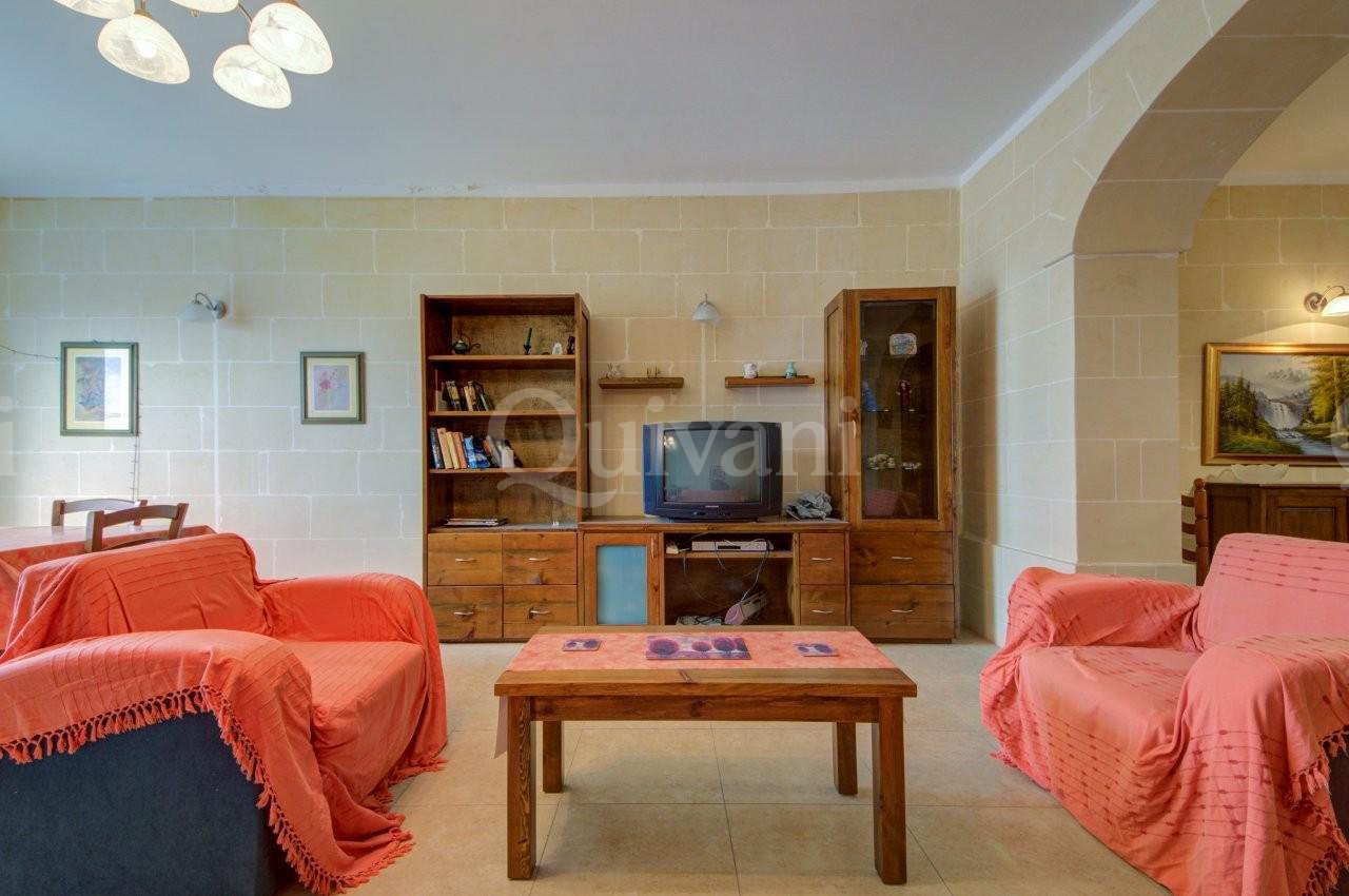 Victoria, Furnished Apartment
