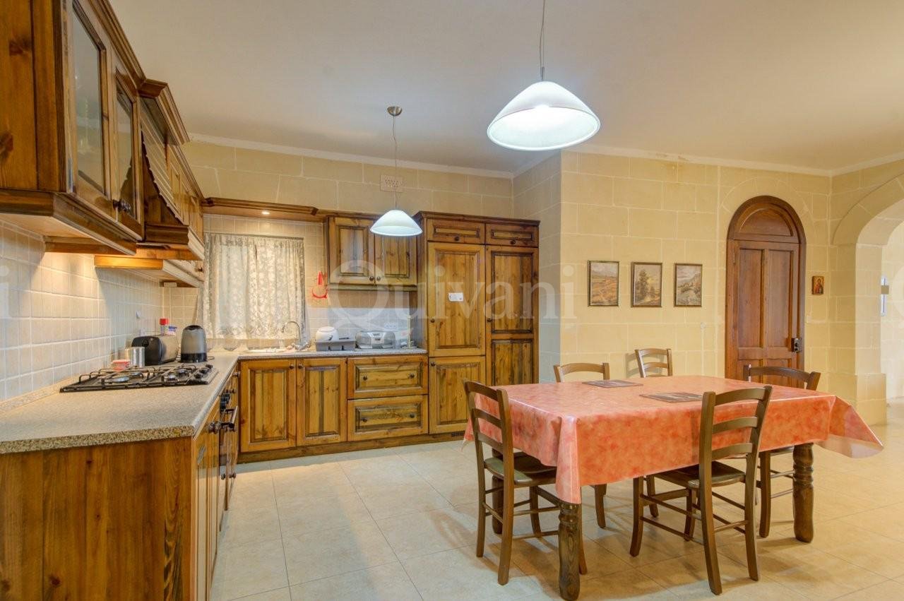 Victoria, Furnished Apartment