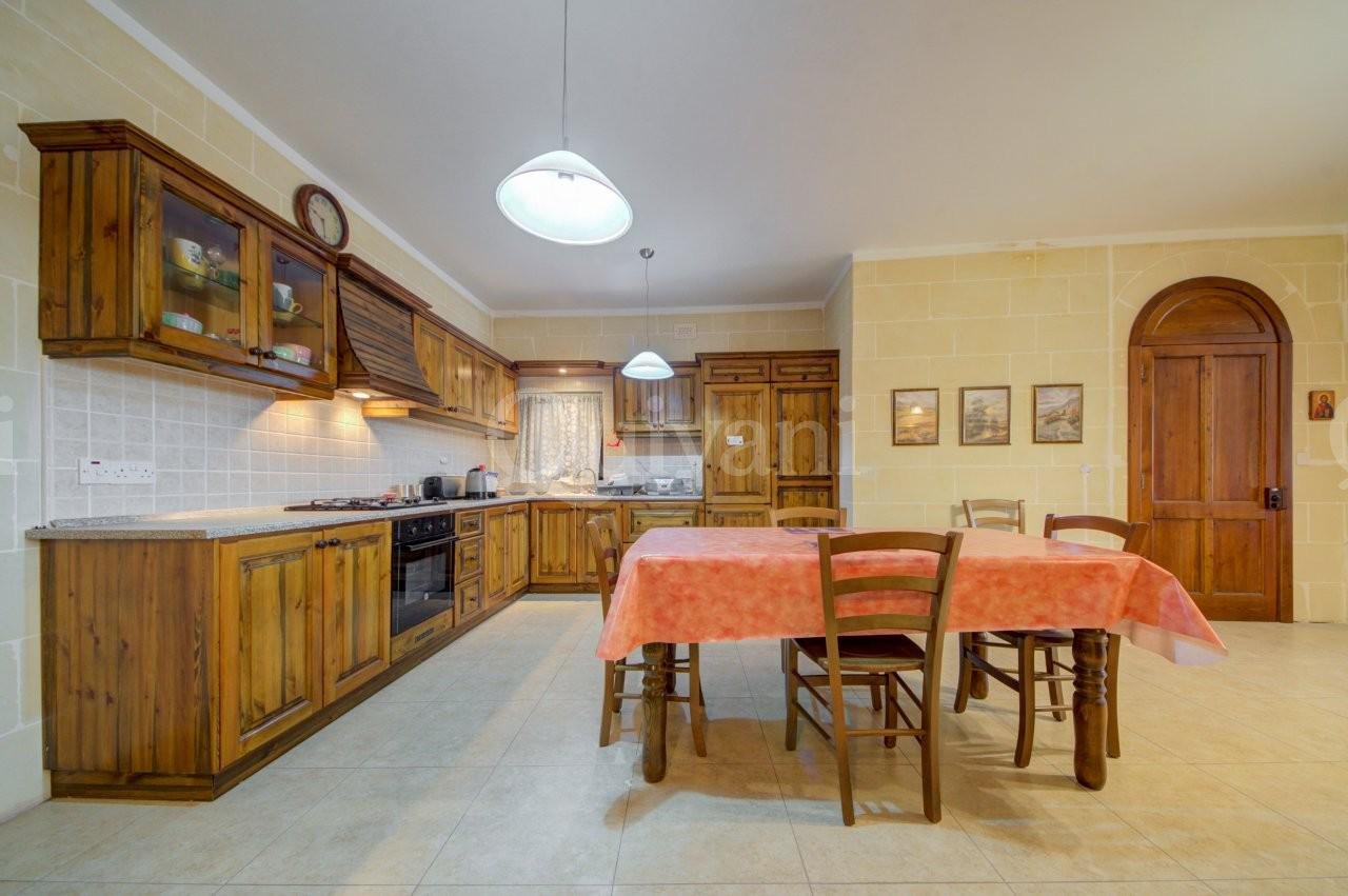 Victoria, Furnished Apartment