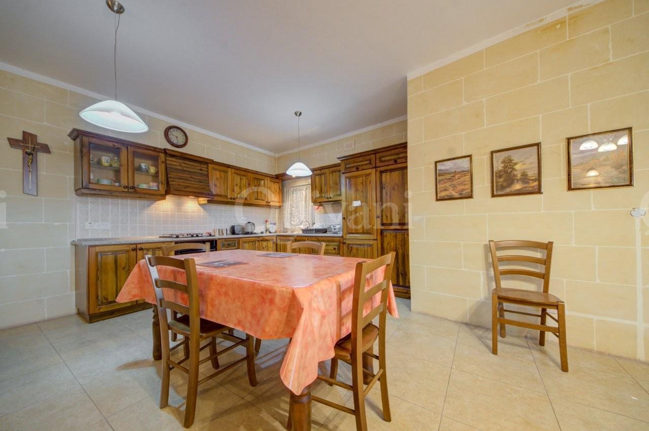 Victoria, Furnished Apartment