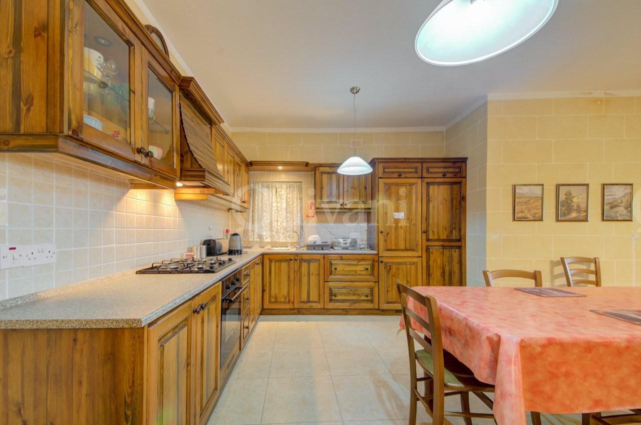 Victoria, Furnished Apartment