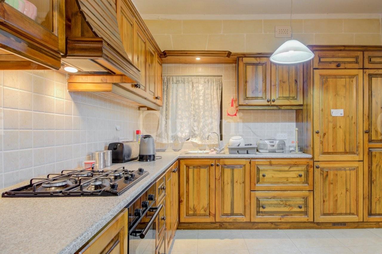 Victoria, Furnished Apartment