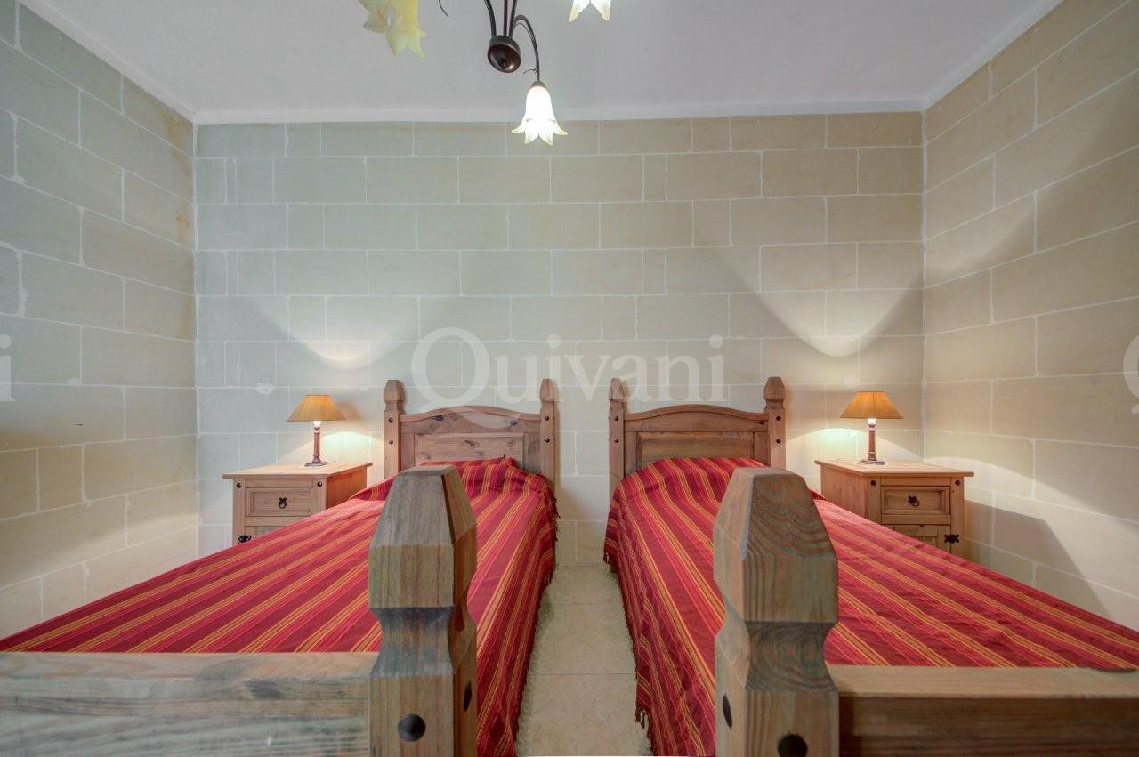 Victoria, Furnished Apartment