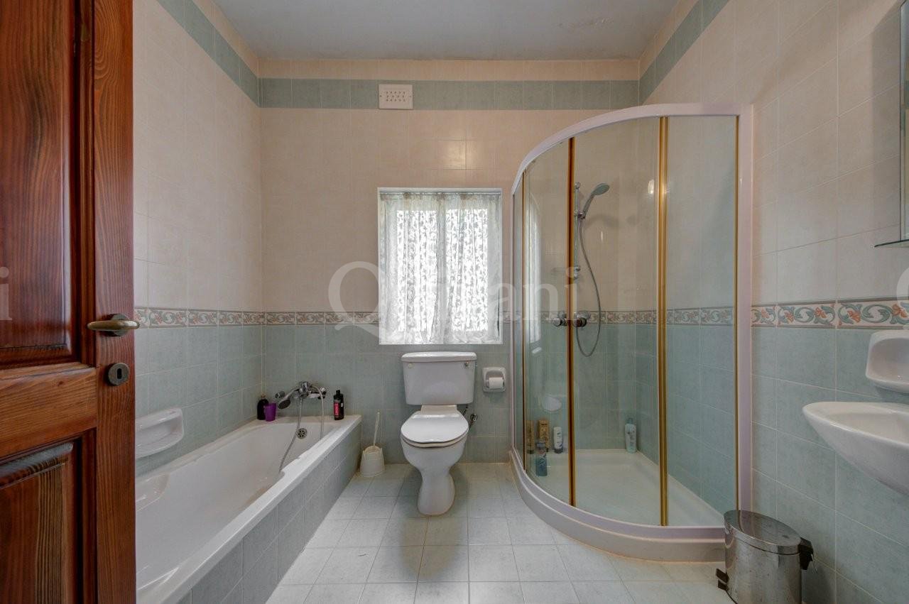 Victoria, Furnished Apartment