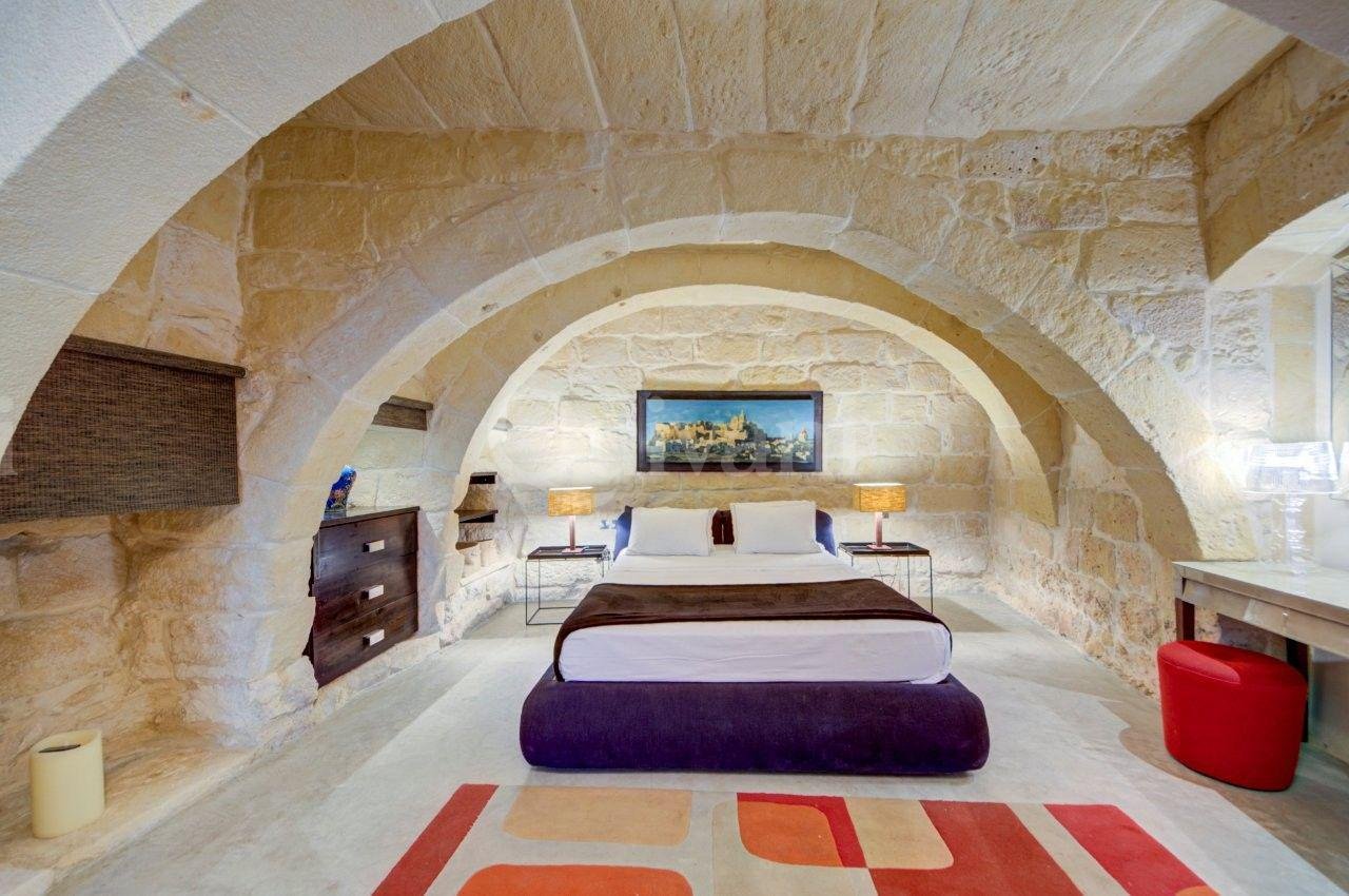 Munxar, 6 Bedroom House of Character