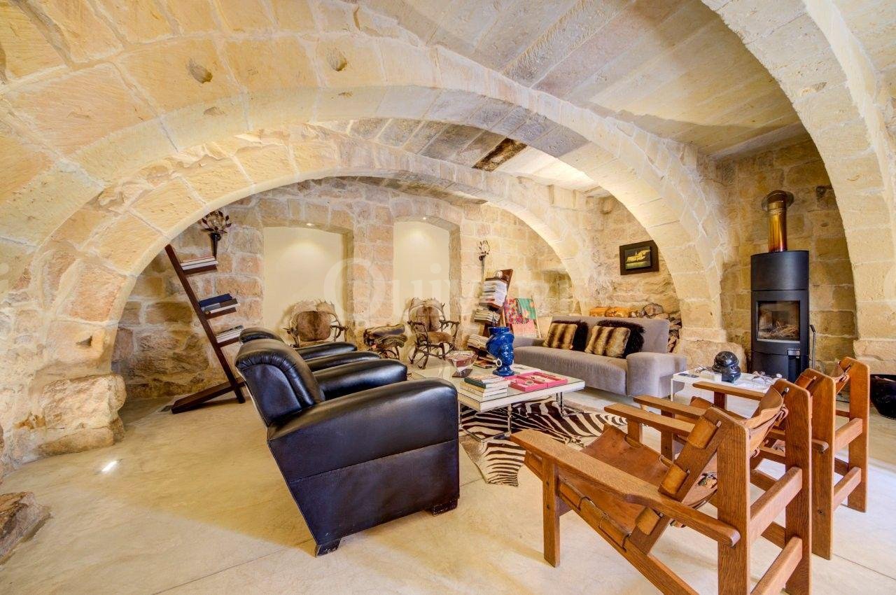 Munxar, 6 Bedroom House of Character