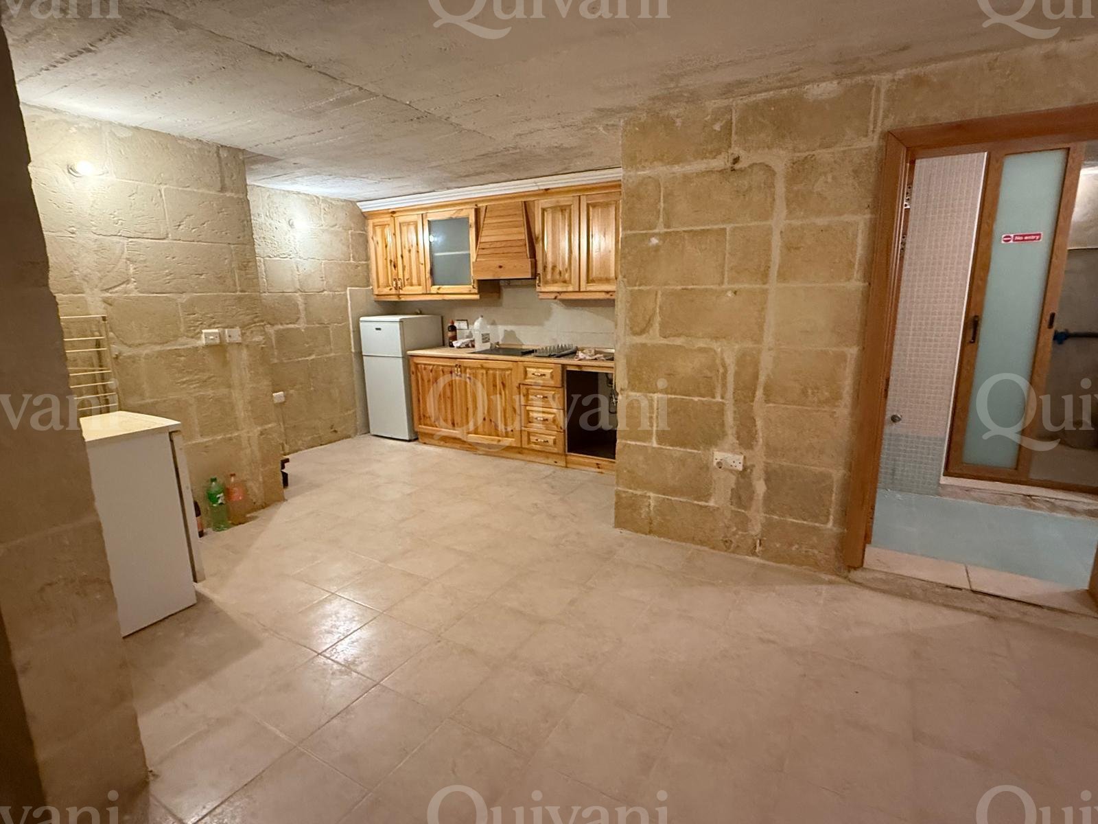 Qala, Fully Furnished Terraced House with pool