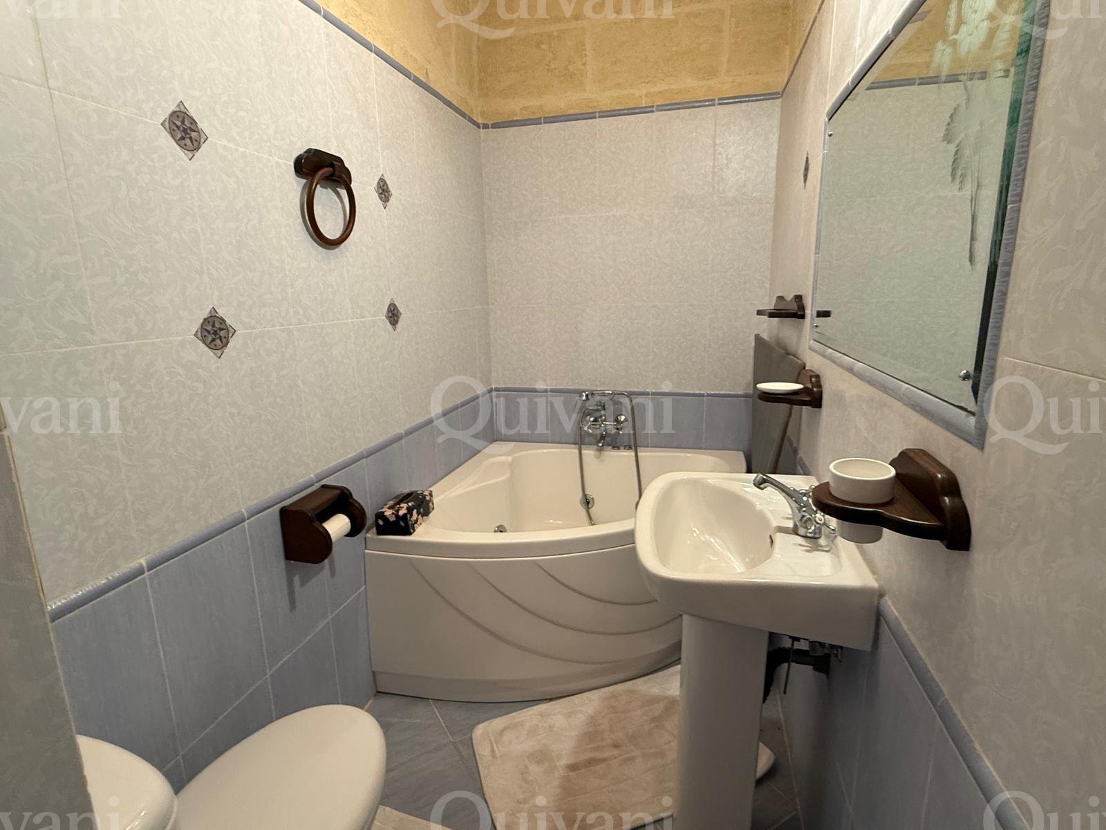 Qala, Fully Furnished Terraced House with pool