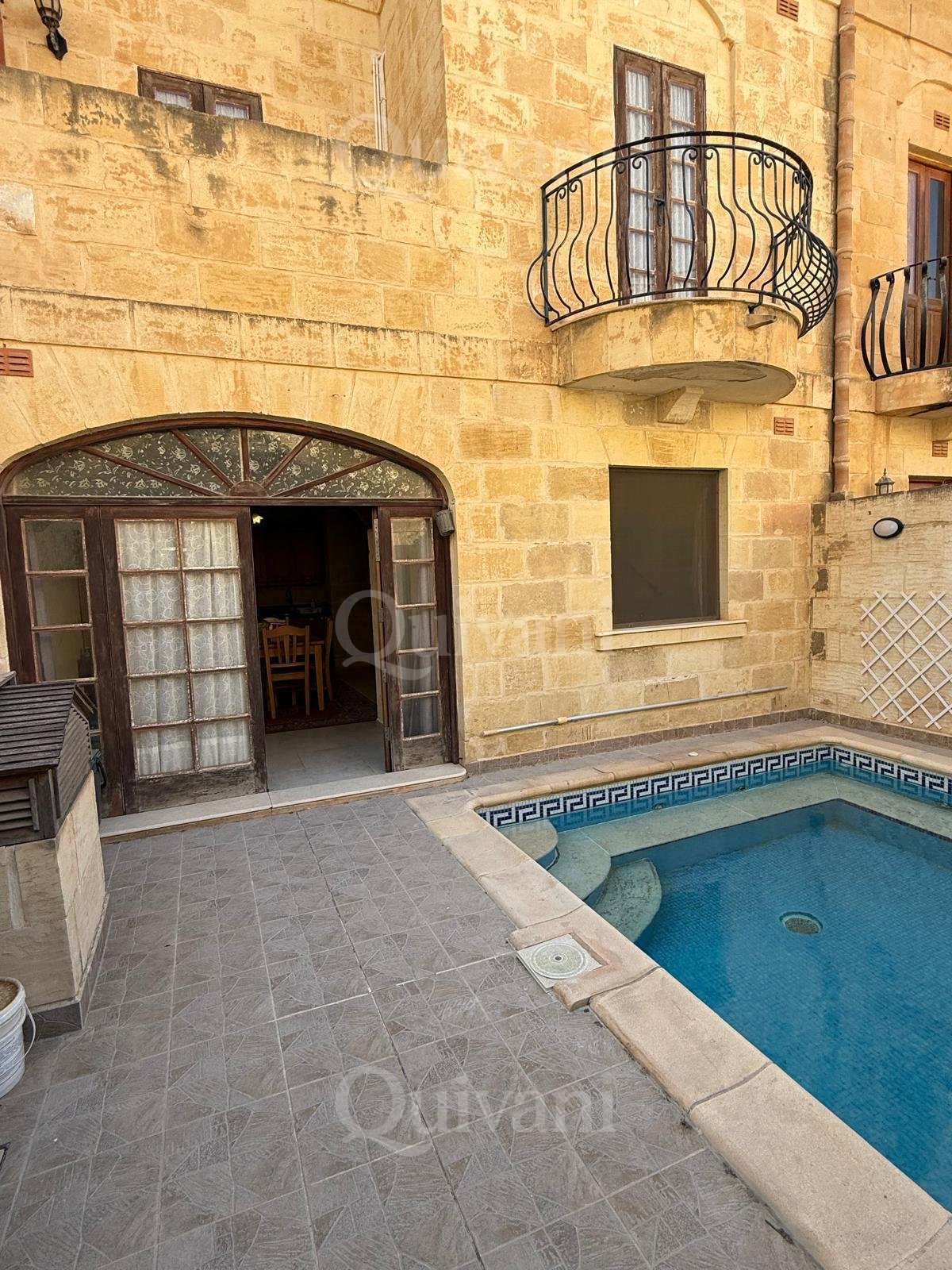 Qala, Fully Furnished Terraced House with pool