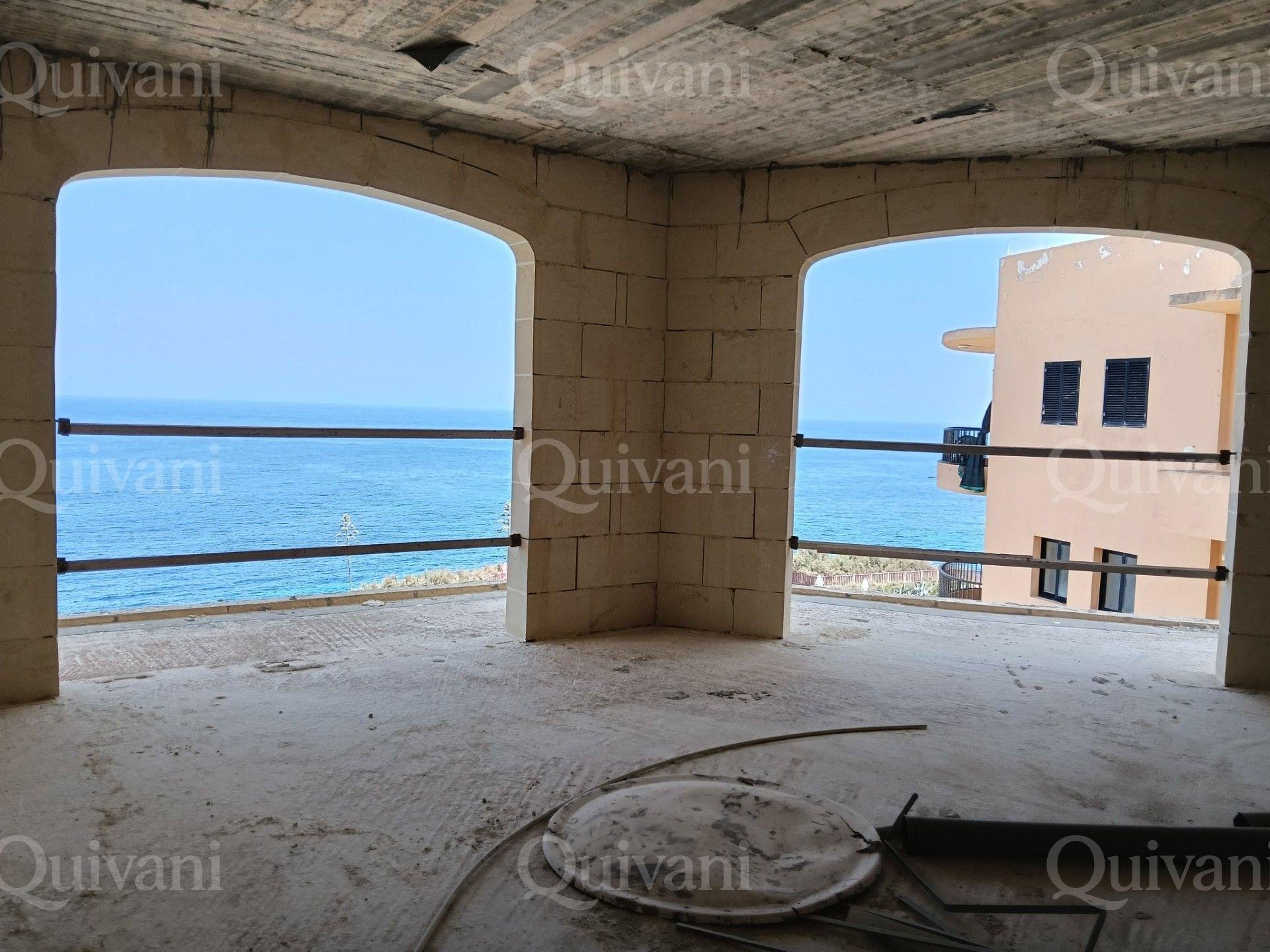 Marsalforn, Panoramic 2-Bedroom Corner Apartment