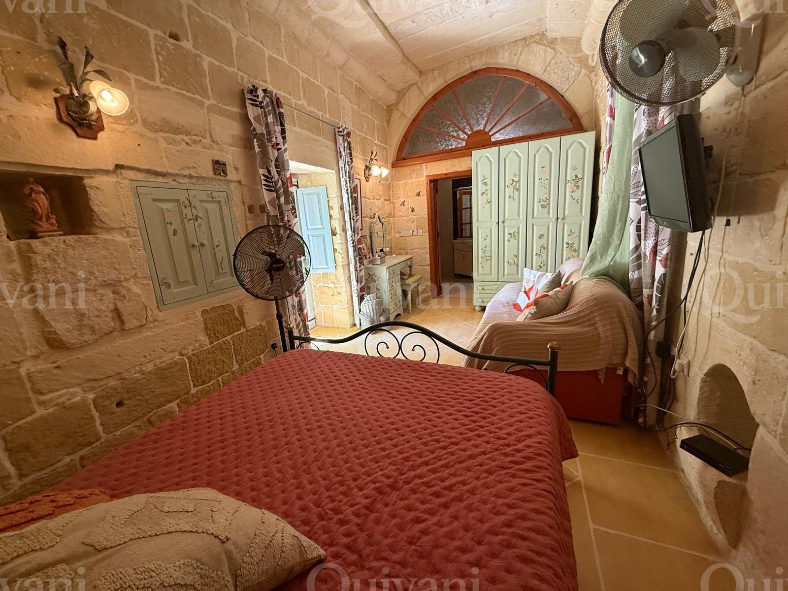 Gharb, Furnished Farmhouse