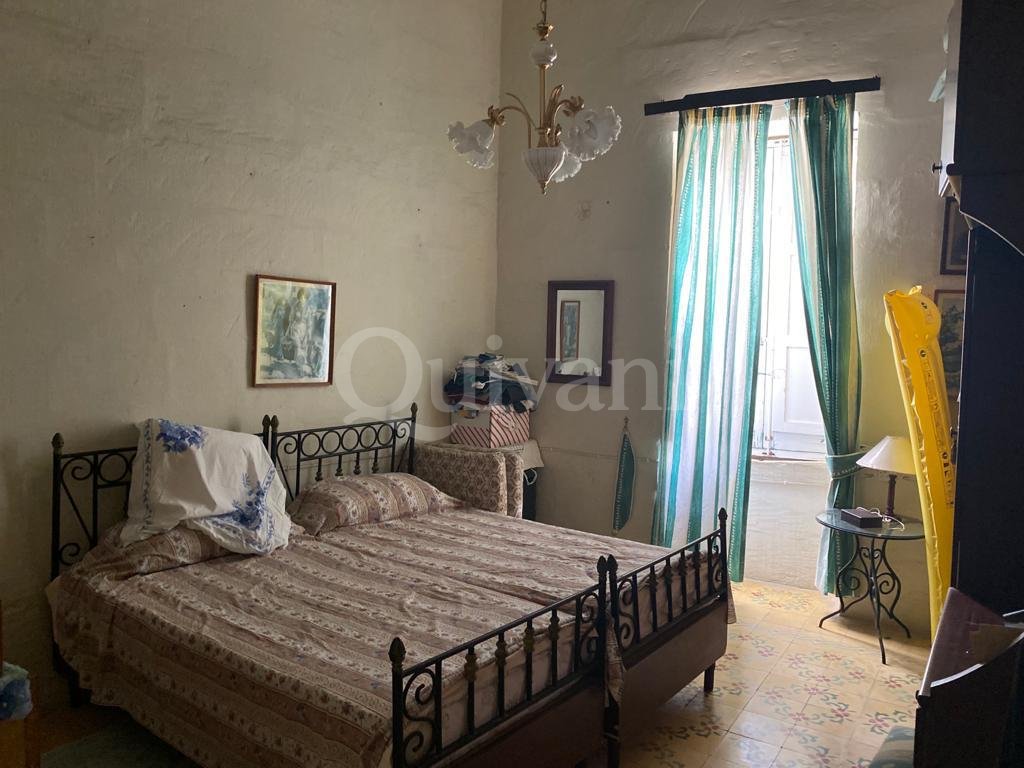Kercem, Unconverted Town House