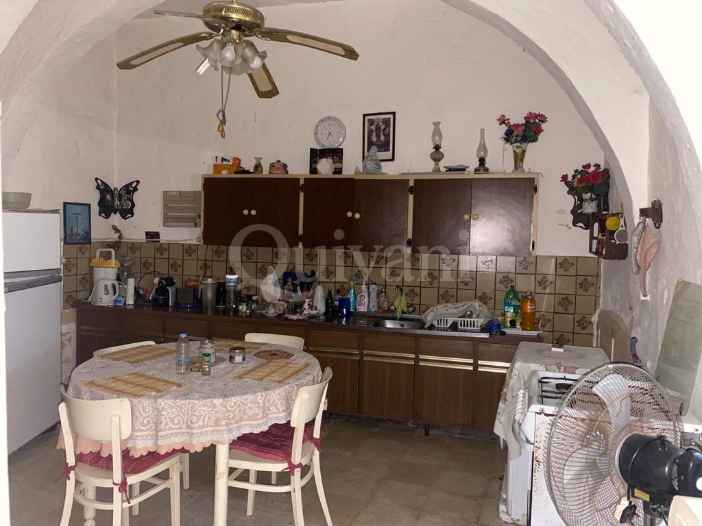 Kercem, Unconverted Town House