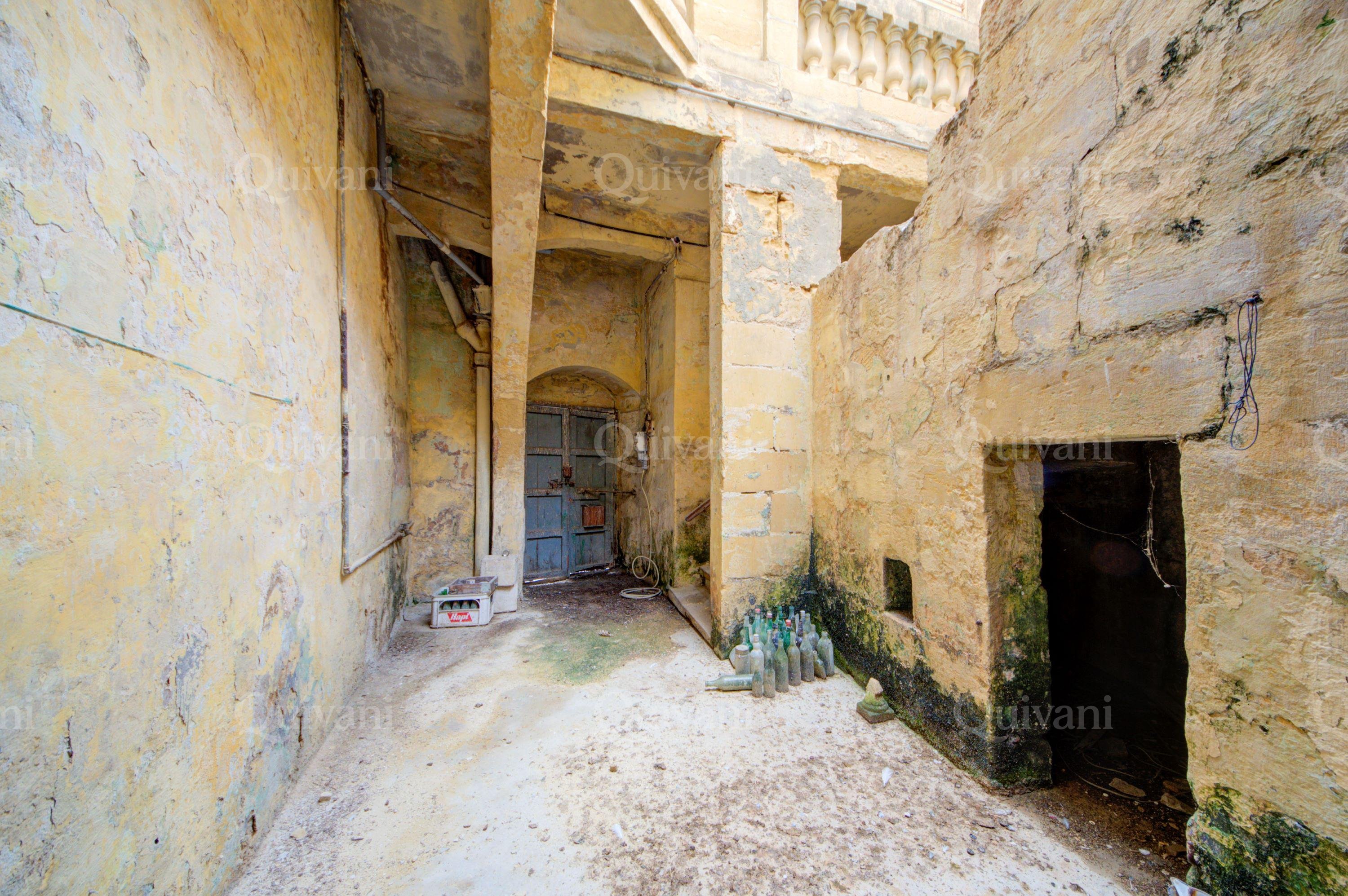Victoria, Unconverted Farmhouse