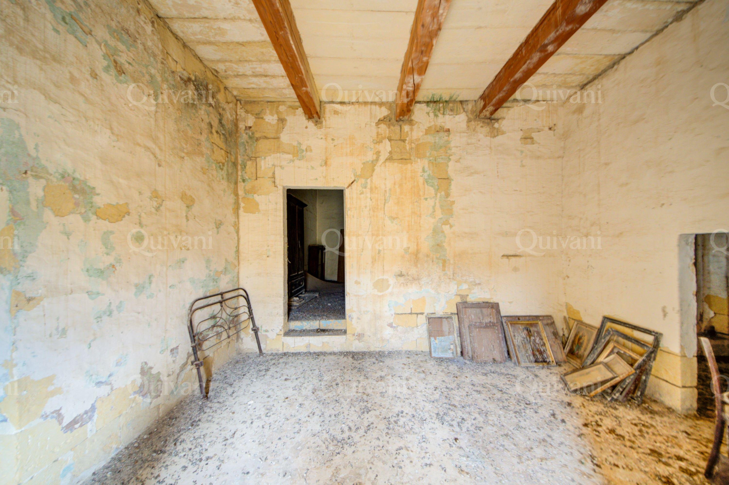 Victoria, Unconverted Farmhouse