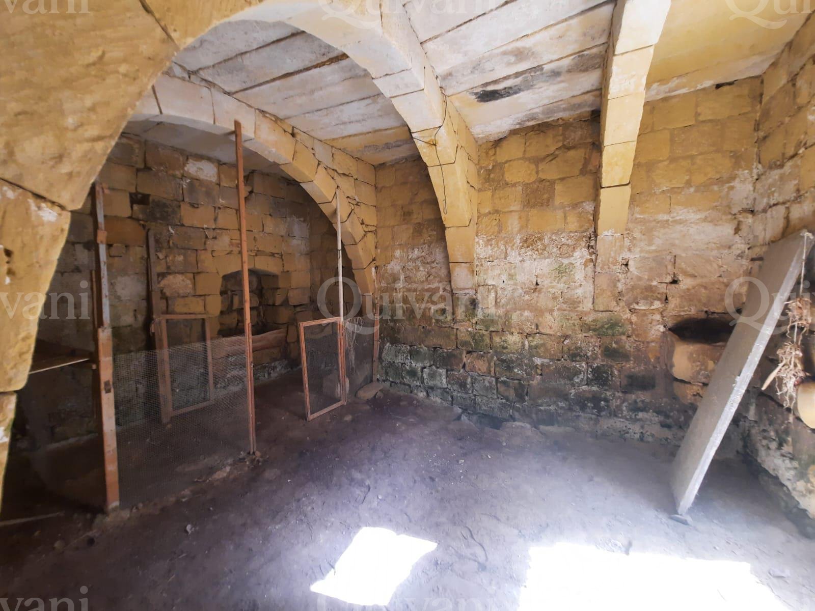Kercem, Unconverted House of Character