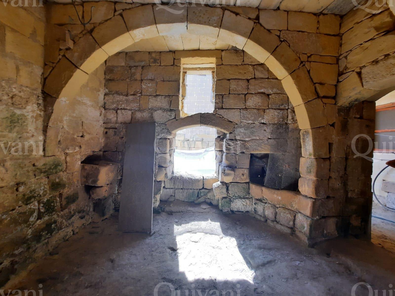 Kercem, Unconverted House of Character
