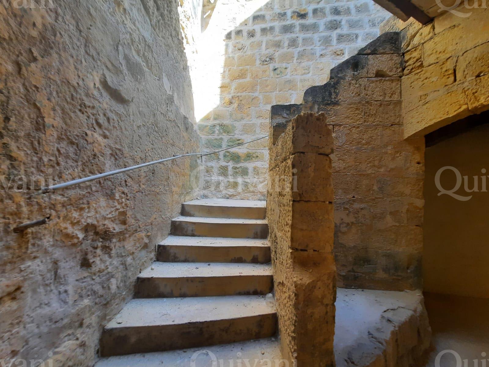 Kercem, Unconverted House of Character