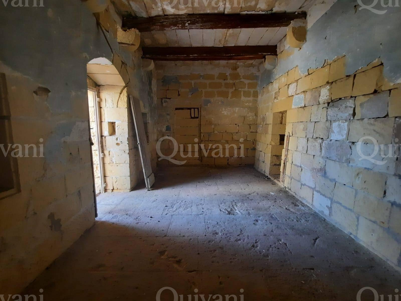 Kercem, Unconverted House of Character