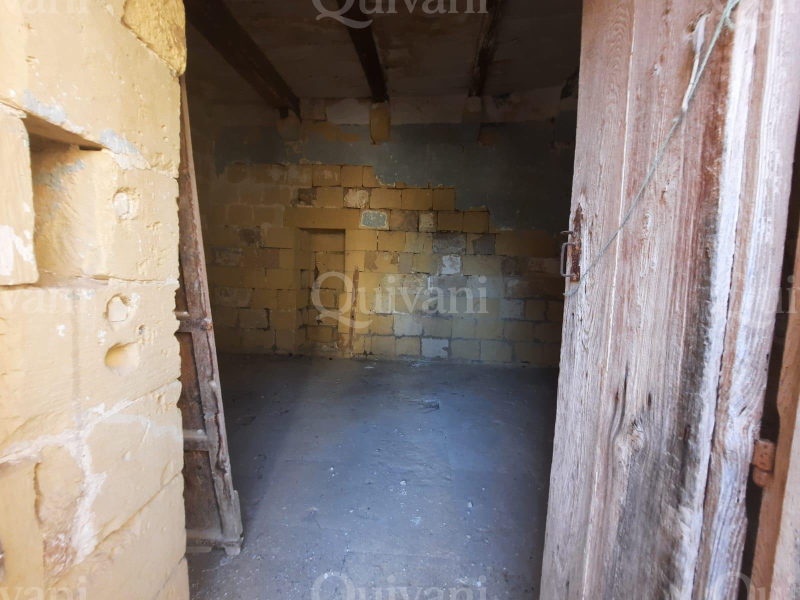 Kercem, Unconverted House of Character