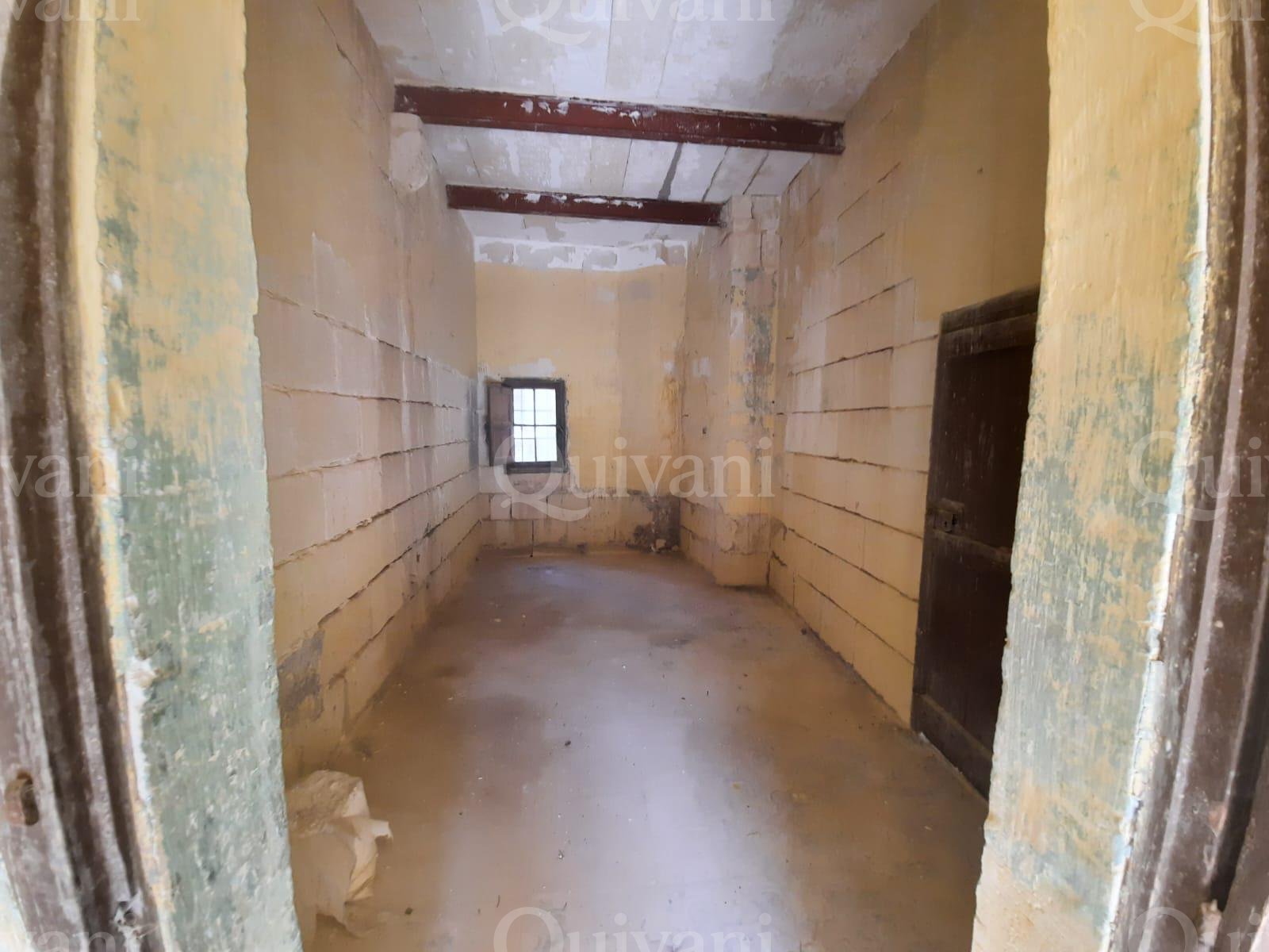 Kercem, Unconverted House of Character