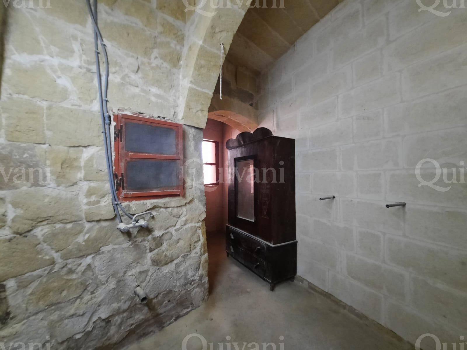 Kercem, Unconverted House of Character
