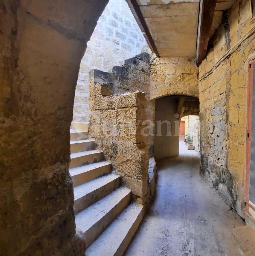 Kercem, Unconverted House of Character