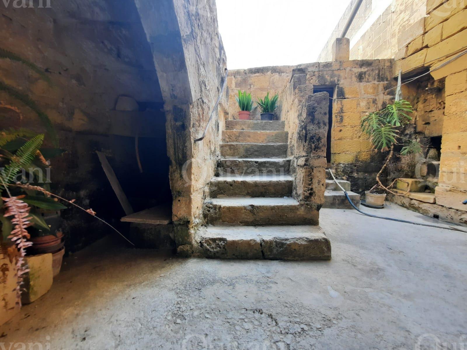 Kercem, Unconverted House of Character