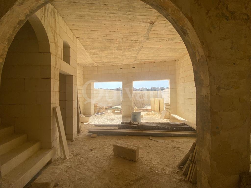 Xaghra, Unconverted House of Character