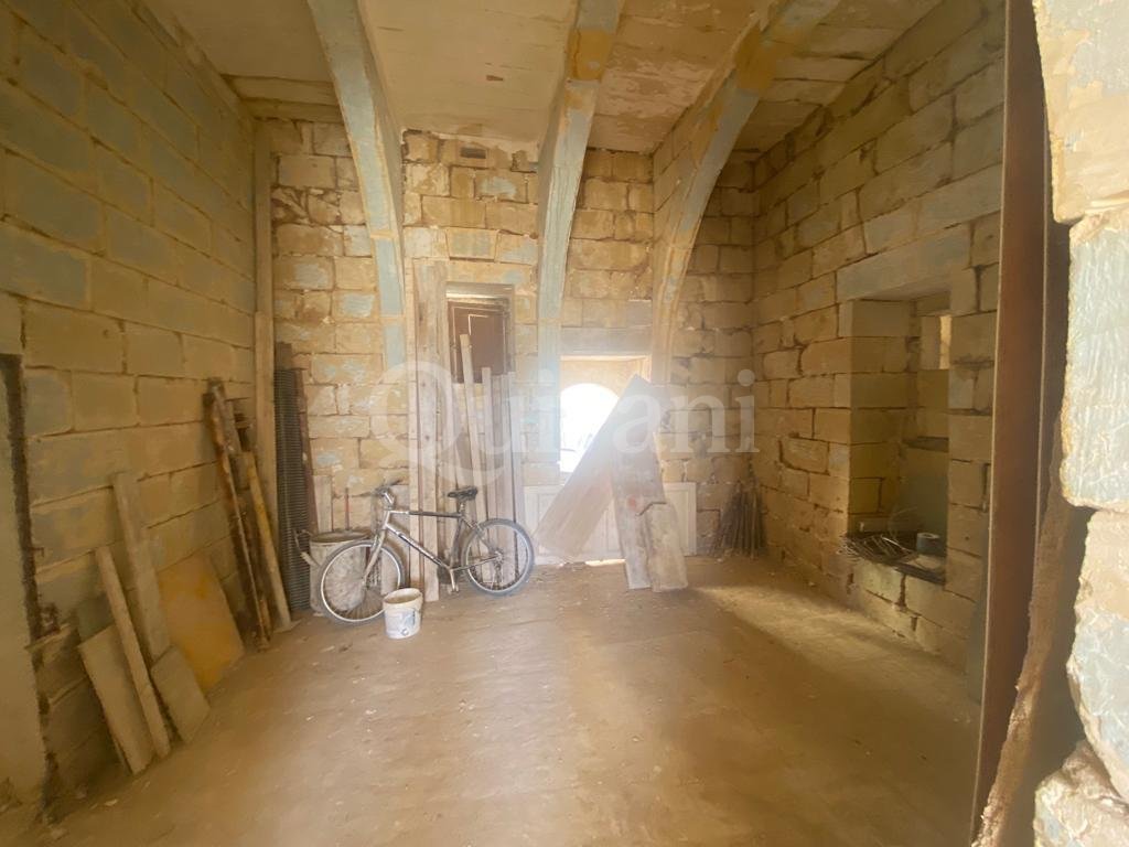 Xaghra, Unconverted House of Character