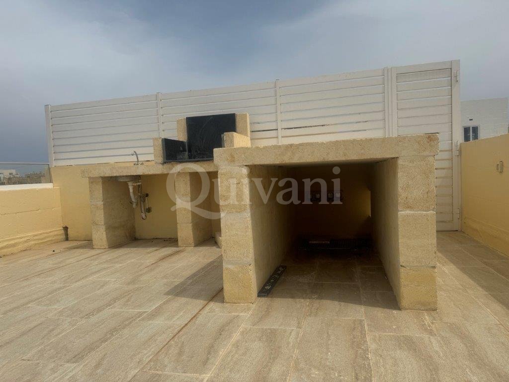 Xaghra, Furnished Penthouse