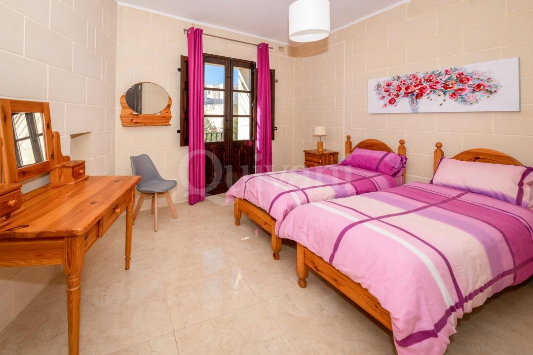 Kercem, Furnished Terraced House