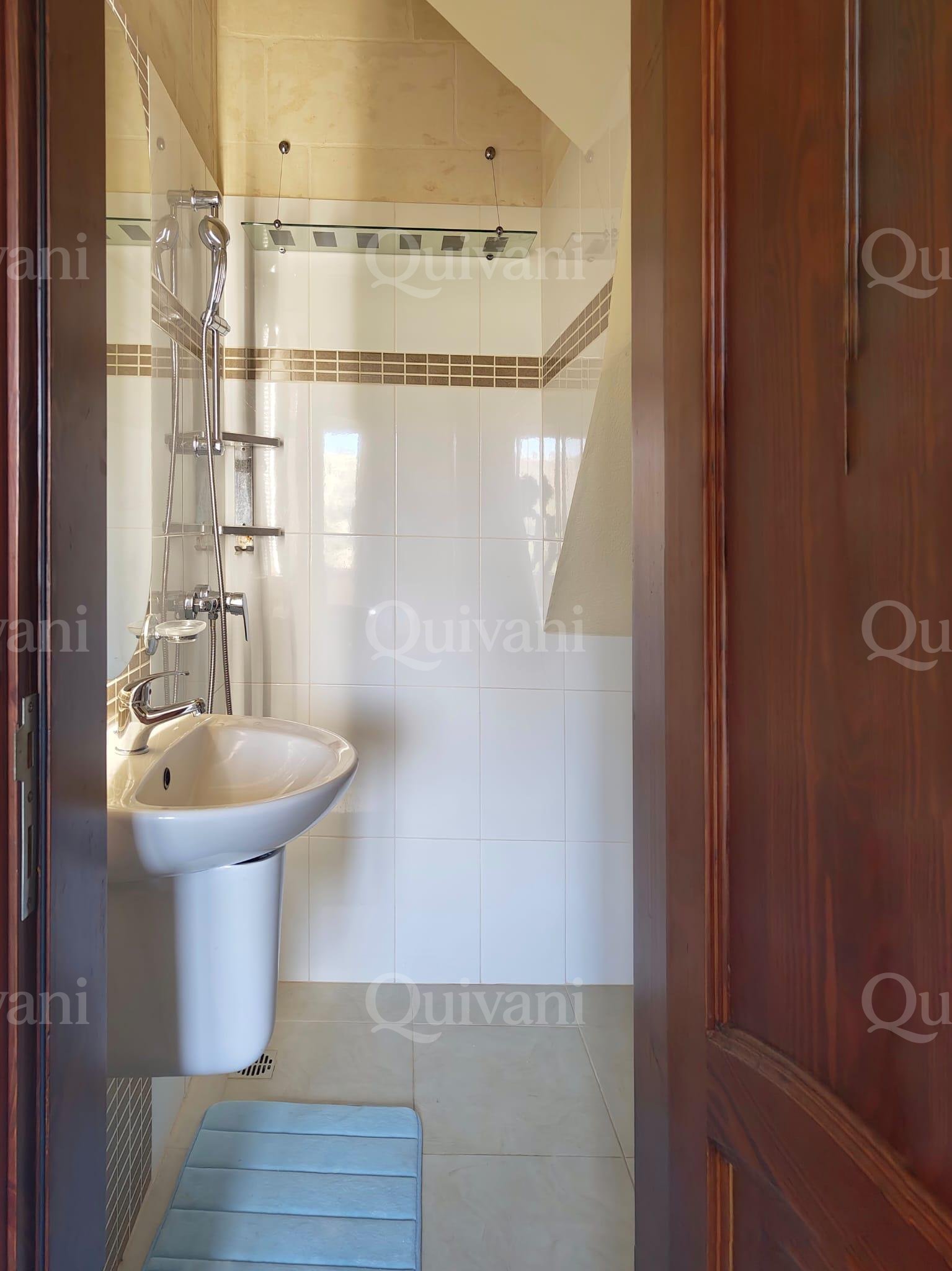 Qala, Furnished House of Character