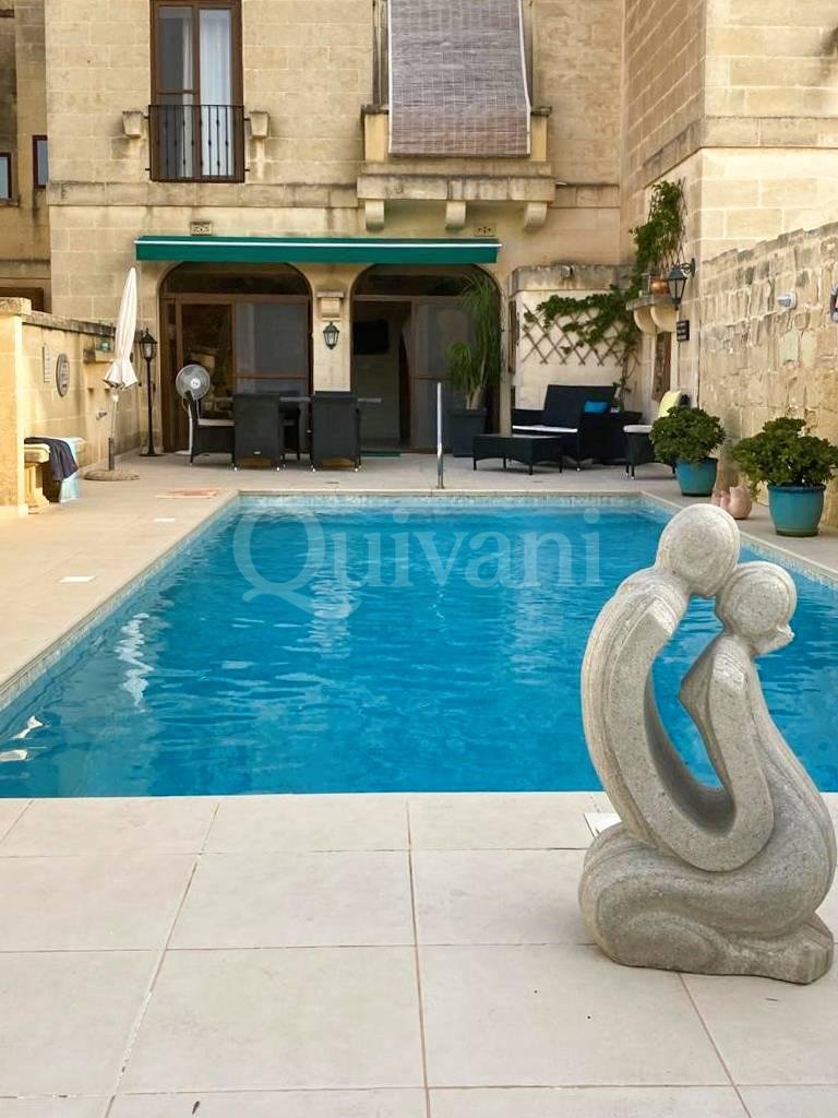 Qala, Furnished House of Character