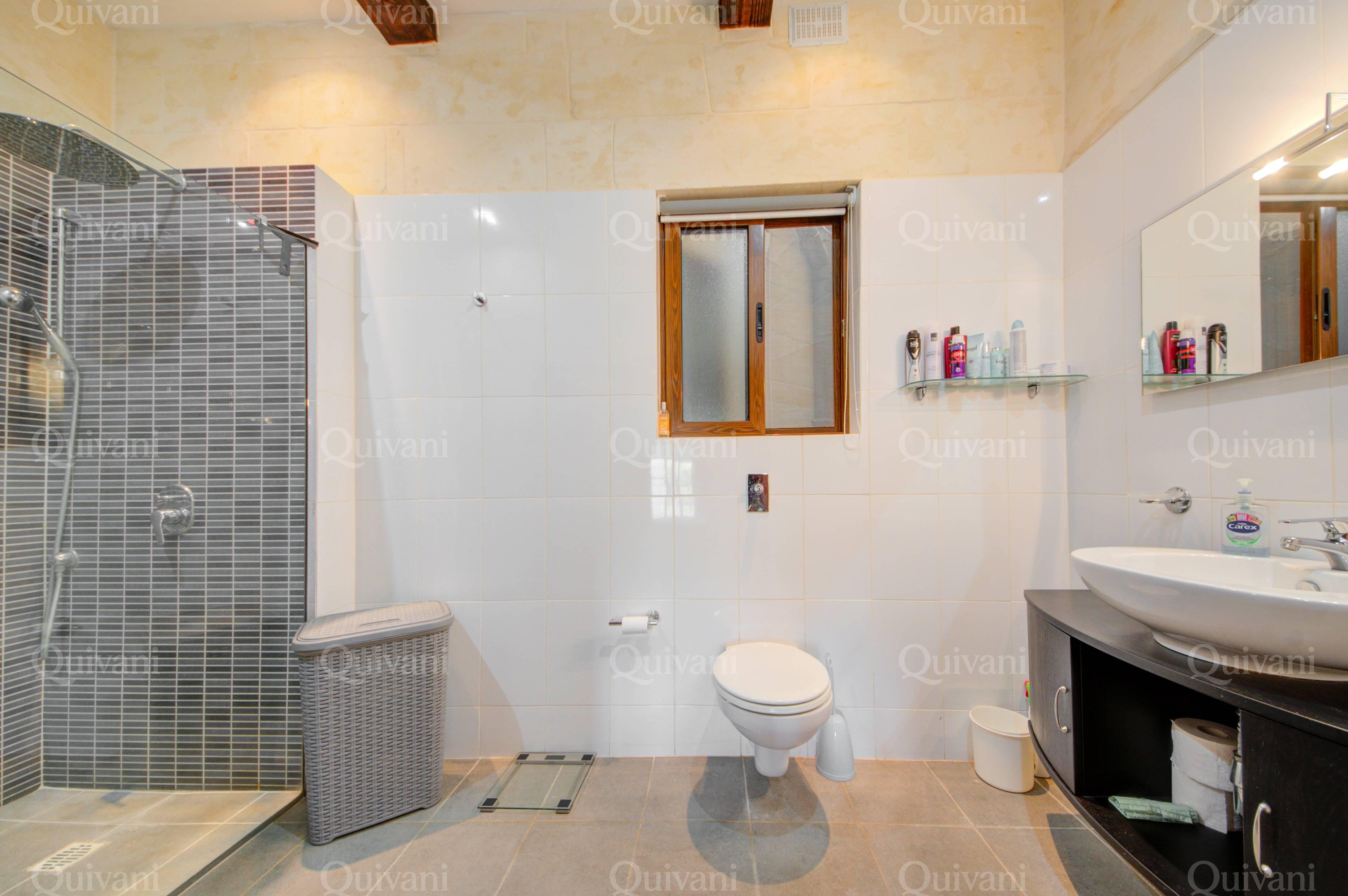 Qala, Furnished House of Character