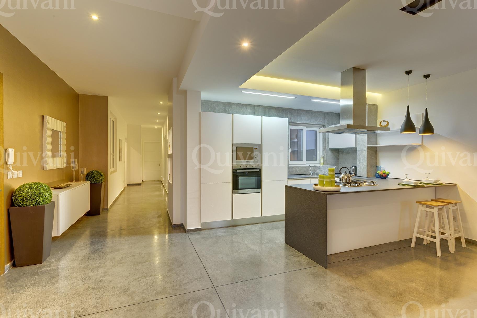 3 bed. SEAFRONT FURN. APARTMENT