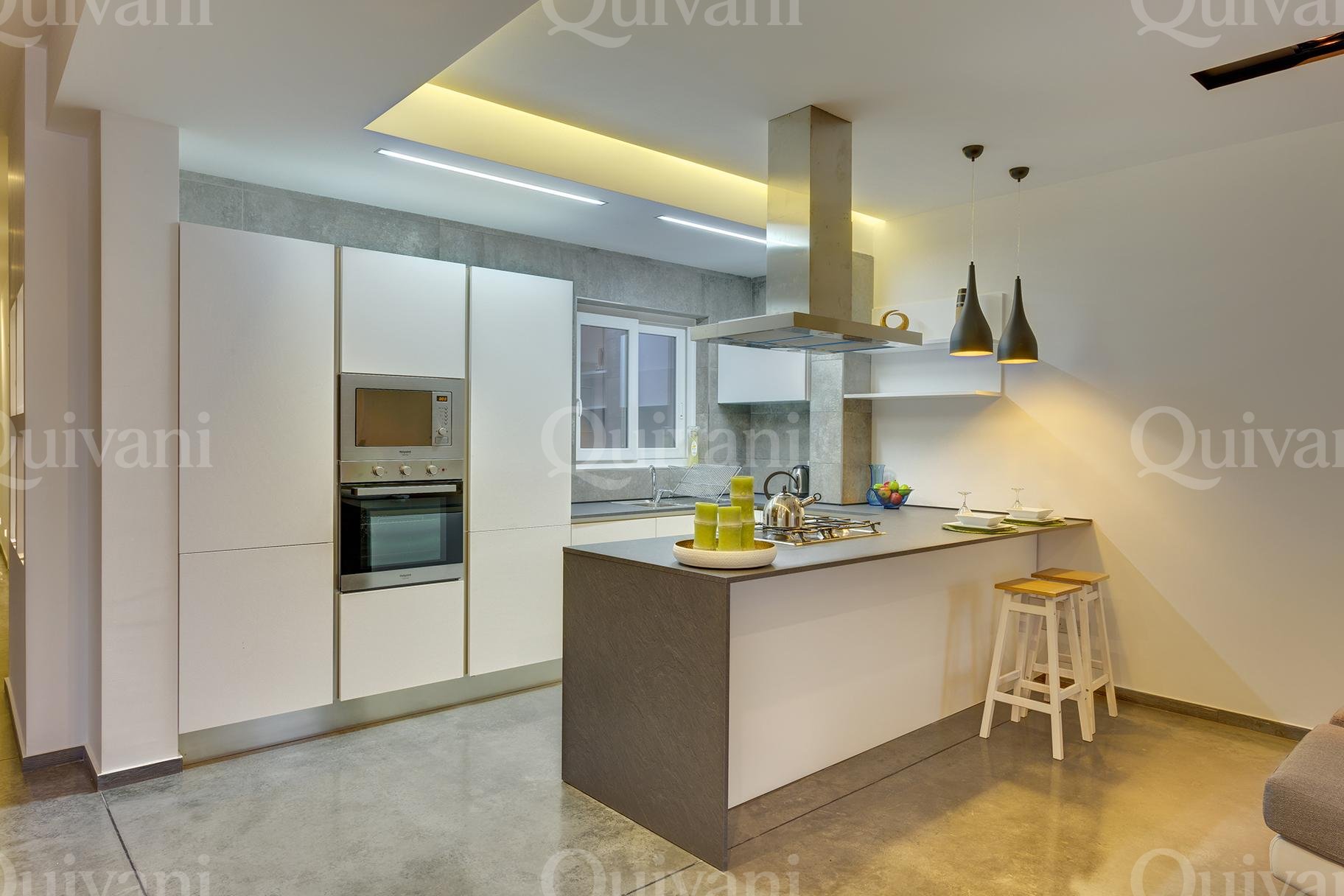 3 bed. SEAFRONT FURN. APARTMENT