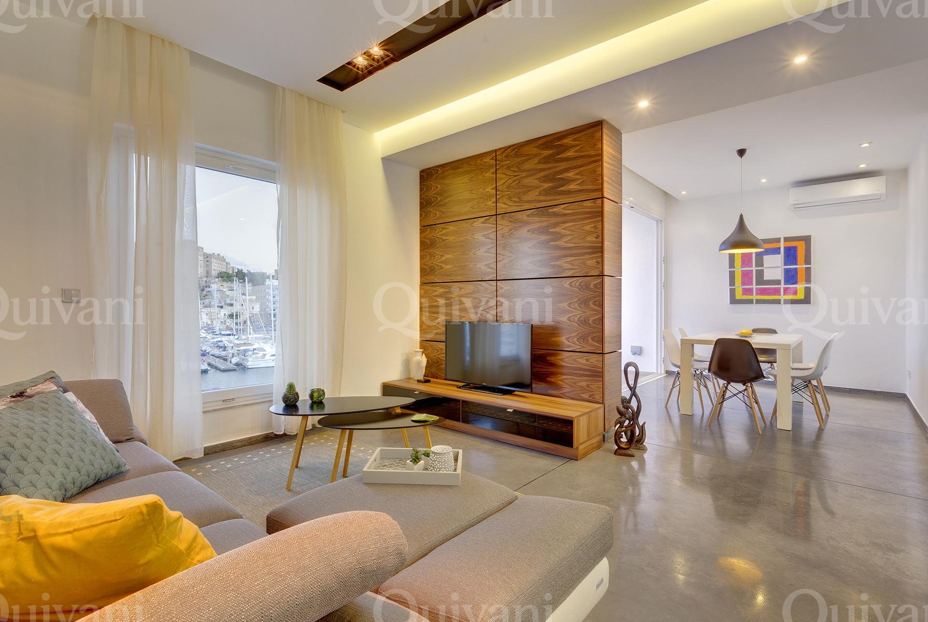 3 bed. SEAFRONT FURN. APARTMENT