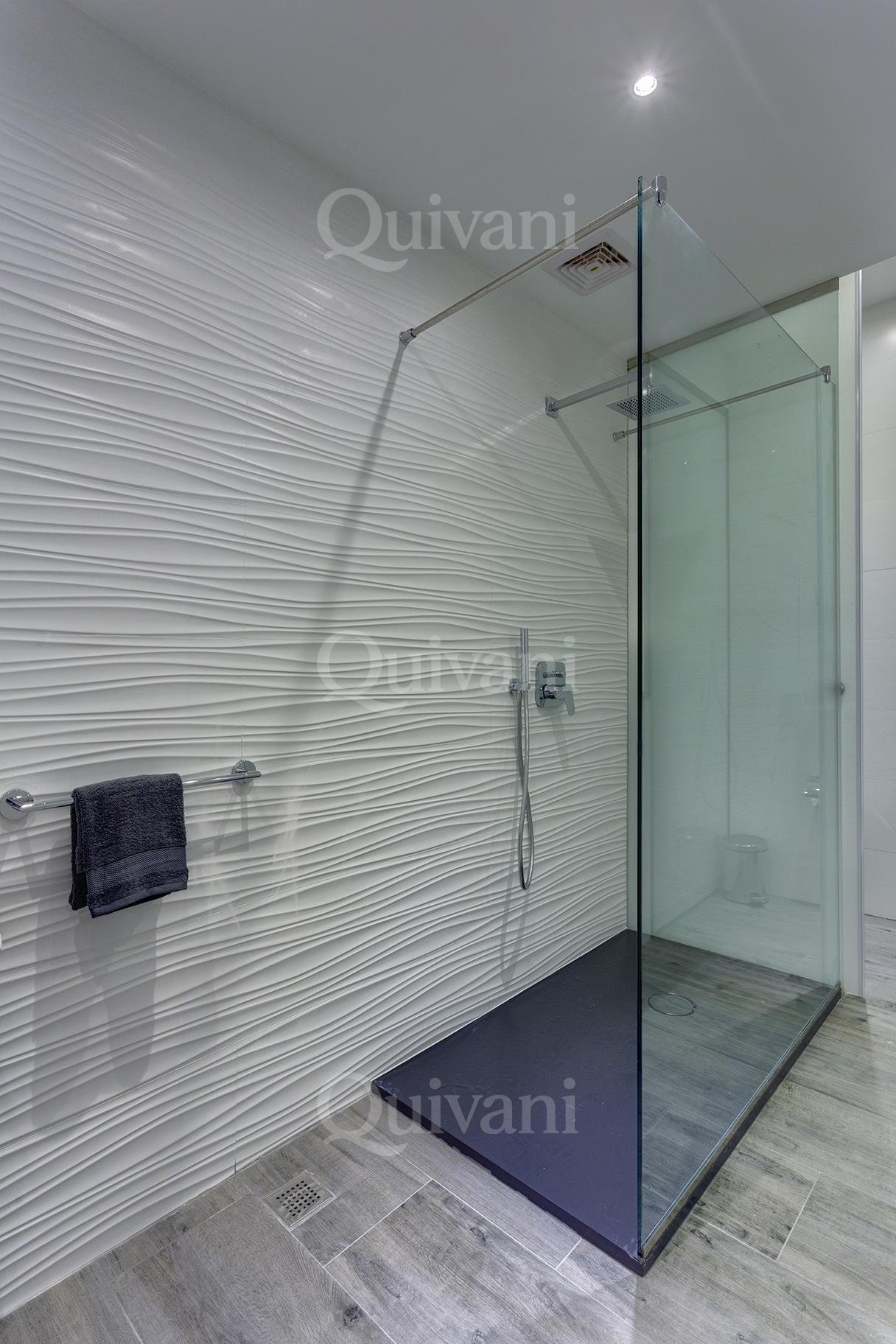 3 bed. SEAFRONT FURN. APARTMENT