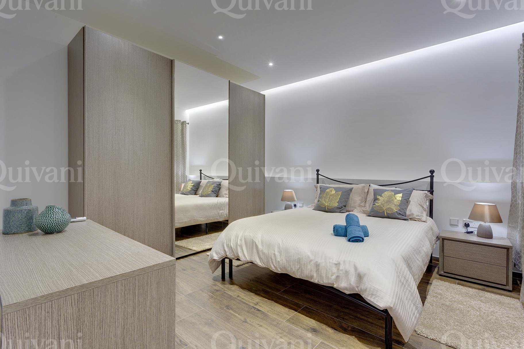3 bed. SEAFRONT FURN. APARTMENT