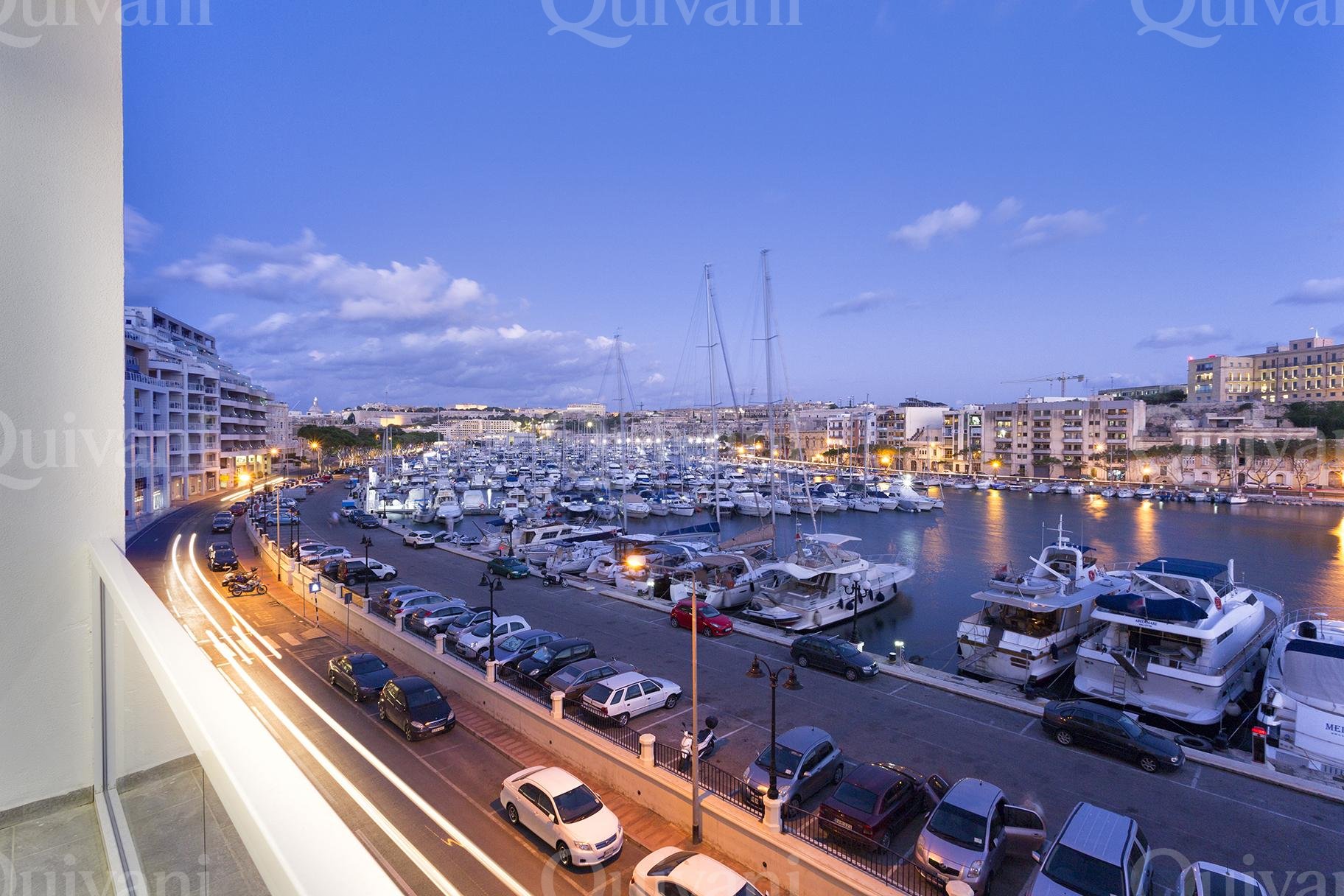 3 bed. SEAFRONT FURN. APARTMENT