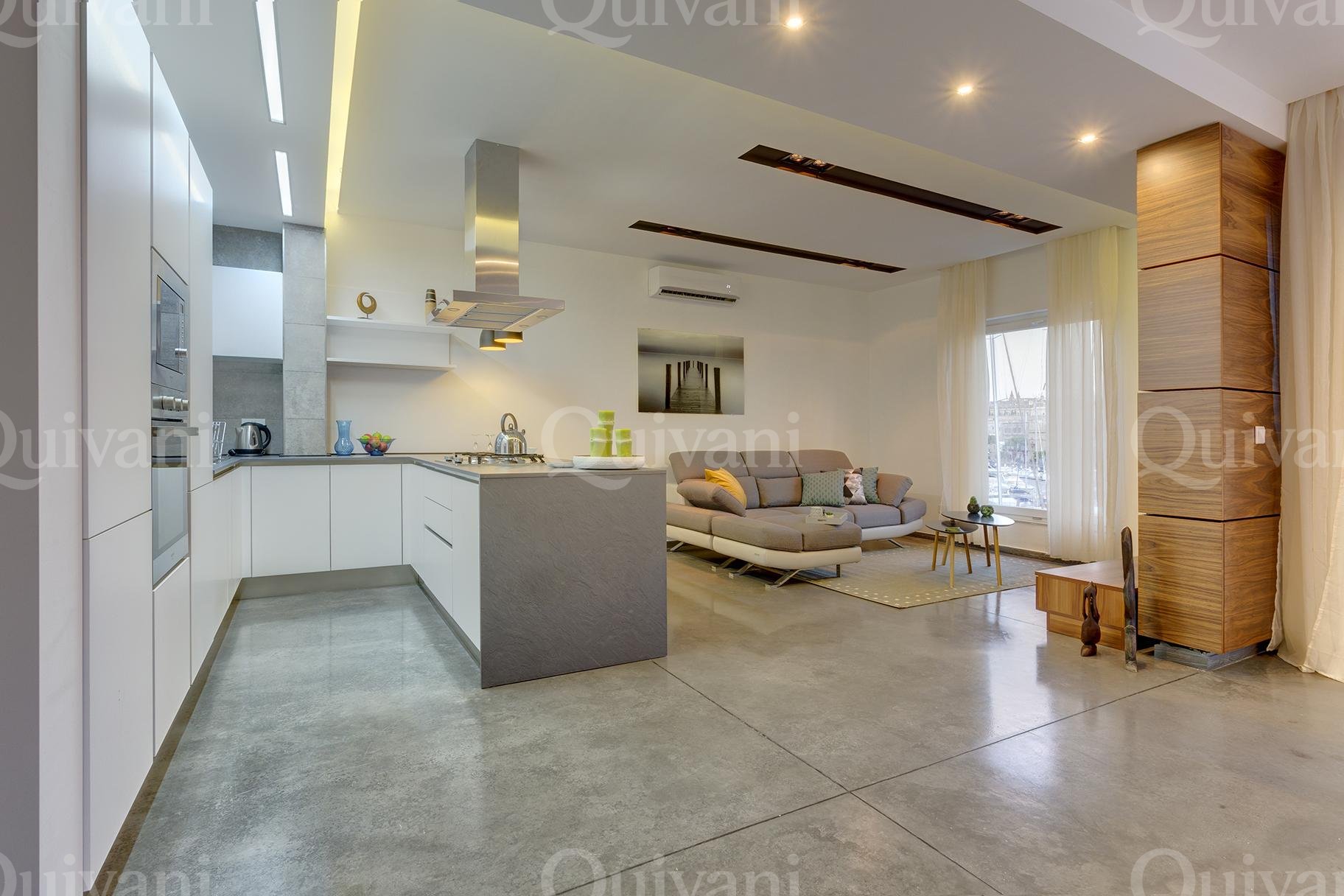 3 bed. SEAFRONT FURN. APARTMENT