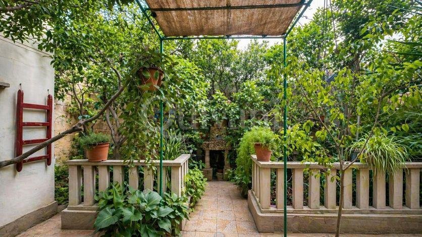 Paola, Townhouse