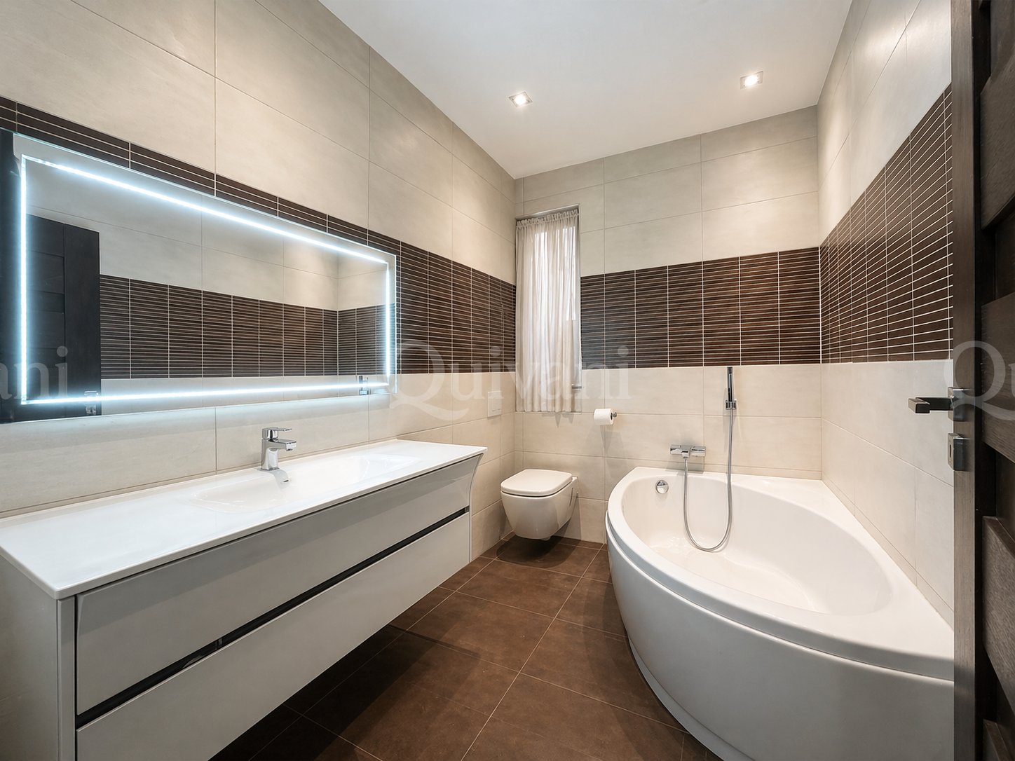 Duplex Maisonette with Airspace